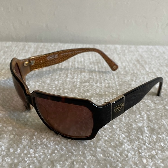 Coach Sunglasses - new condition no Straches or dents - Picture 3 of 8